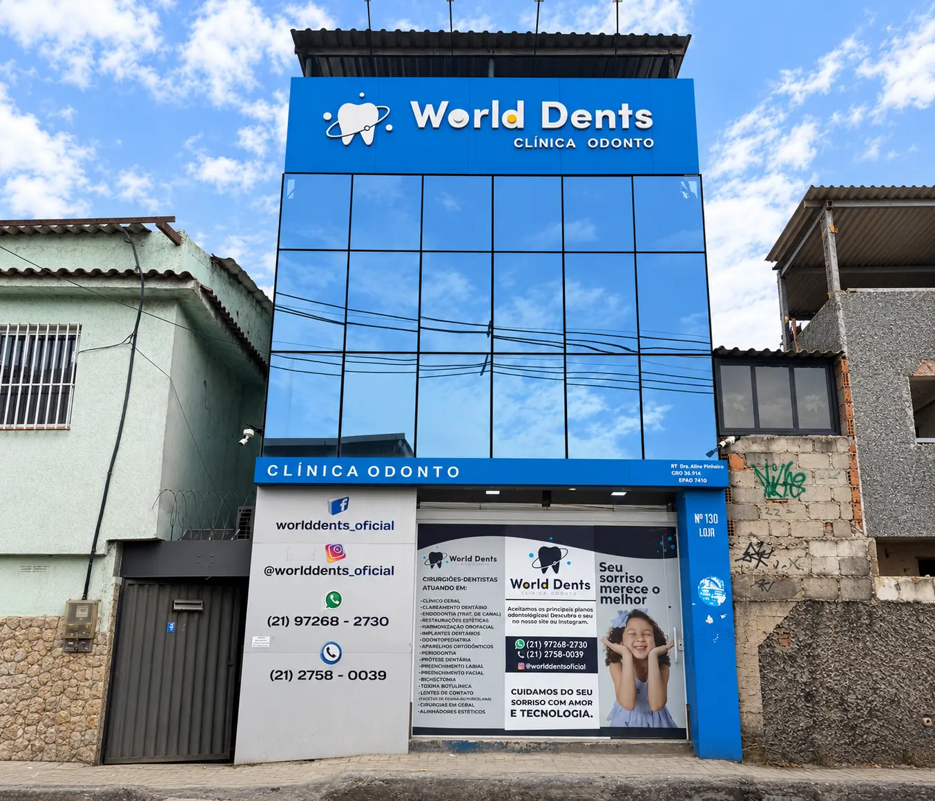 Fachada azul da World Dents em Belford Roxo